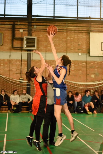 Salto inicial del partido
