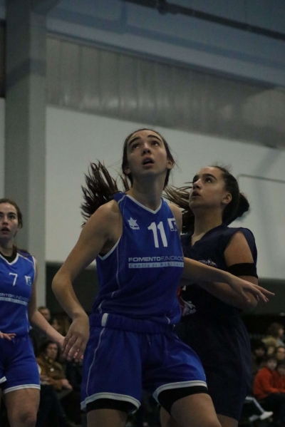 Lucía Illescas esperando el rebote