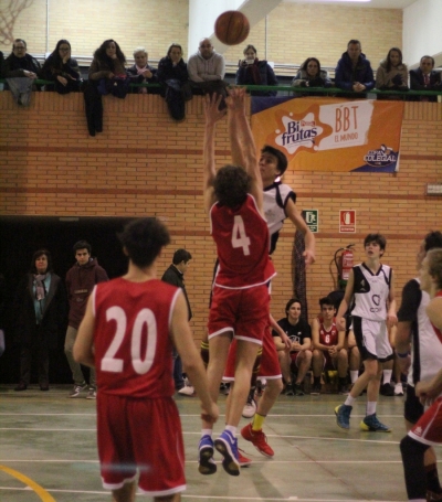 Cilleruelo lanza su martillo ante Jaime Urgél