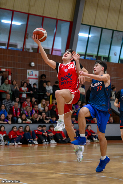 Víctor Jiménez entra a canasta