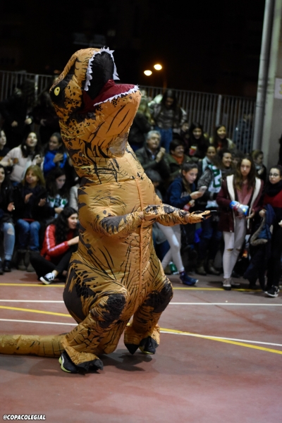 La mascota local, Dino Cabrini