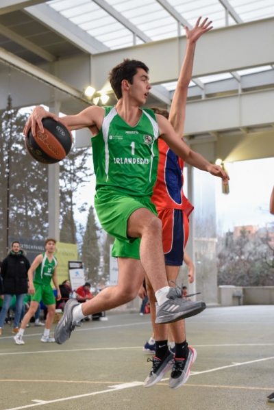 Espectacular acción de Irlandesas. 