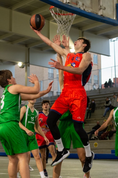 Íñigo García se hizo dueño de los aros. 