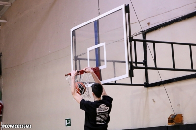 Adrián Sánchez la hunde en la red
