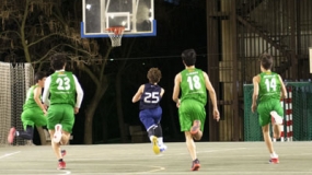 El espíritu "Fighting Irish" resurge ante el SEK. 