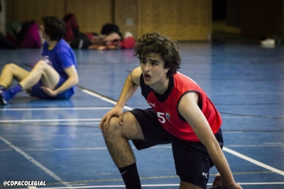 Alberto Pérez levantándose