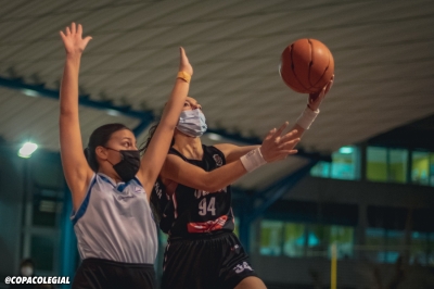 María de la Torre finaliza una bandeja