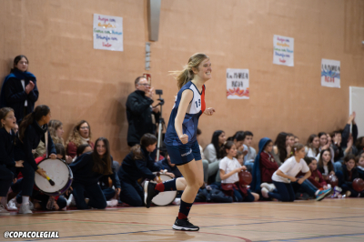 Diana Doncel celebra una canasta