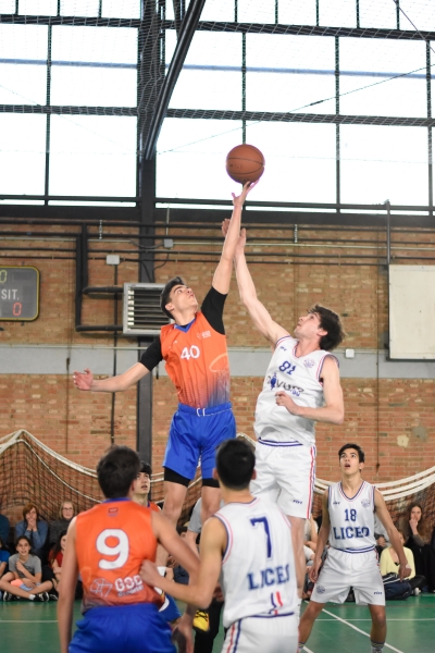 El salto inicial, a la altura de las nubes