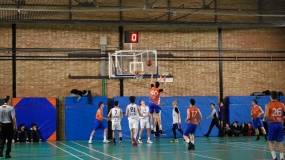 El juego colectivo y las asistencias de las Cabras de Moratalaz desactivan a unos Búhos sin ideas