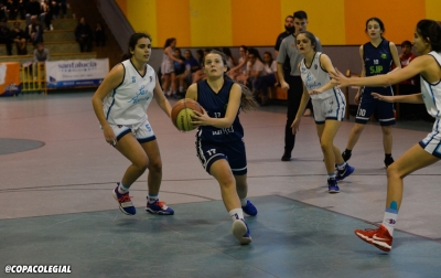 Yolanda Gaudó marcando los pasos