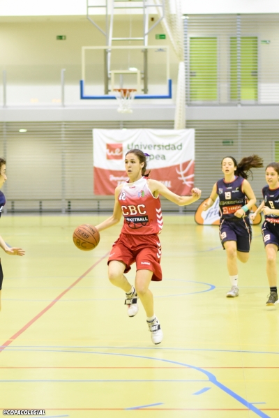 Abásolo, antes de pasarse el balón por la espalda