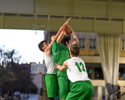 Dos contra uno y falta personal