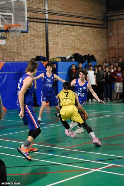 Juan Gómez penetrando