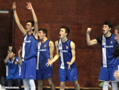 Los banquillos explotaban tras cada canasta