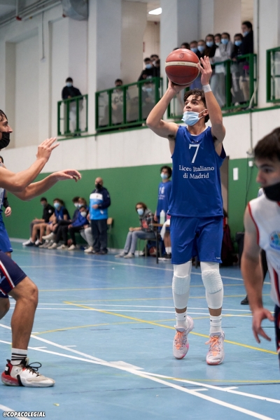 Meschini desplegó todo su arsenal de fundamentos