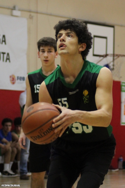 Alejandro Alheja pensando el tiro libre