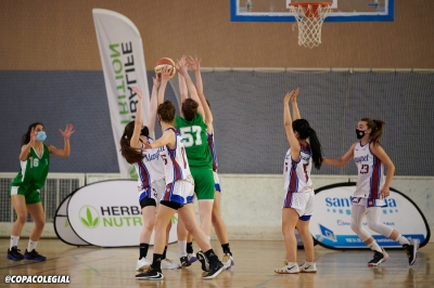 Hasta 4 jugadoras intentando frenar a Fidalgo