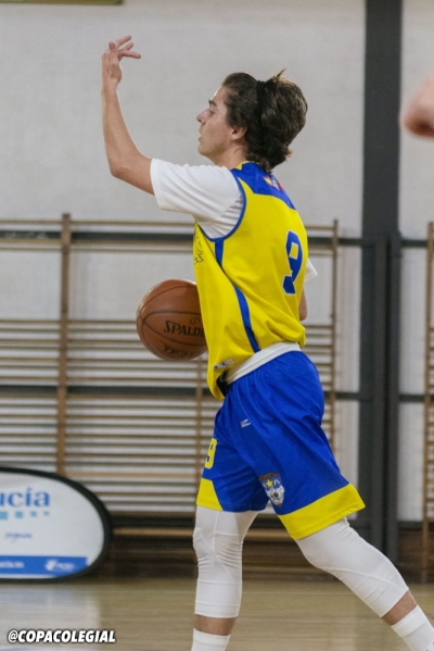 Vicente Candela botando