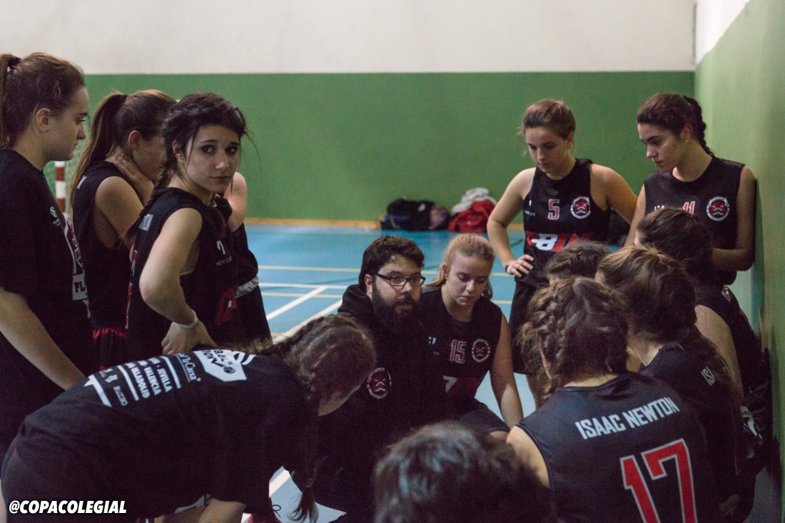 Menesiano vs. Isaac Newton (Femenino)