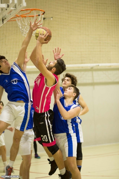 La defensa local, activa desde el pitido inicial