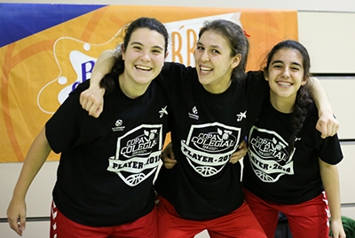 ¿Por qué todas los jugonas sonríen igual?