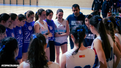 Coach Fernández dando indicaciones