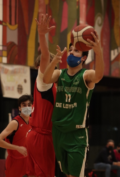 Magaldi haciendo una bandeja a canasta