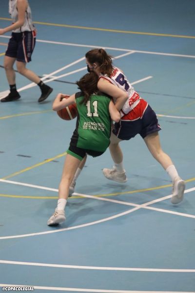 Natalia Carrasco amenazando desde el bote