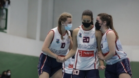 El talento individual de los Patos se queda corto ante el planteamiento coral de las Corsarias