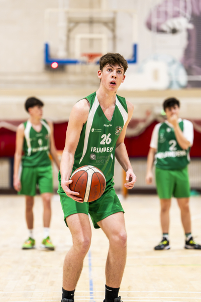 Tiro libre para Nik Martínez