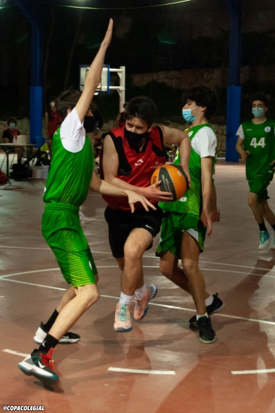 Una defensa muy fuerte achucha al local