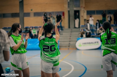 Veritas se hace con el balón 