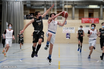 Miguel Pérez en el momento de entrar a canasta