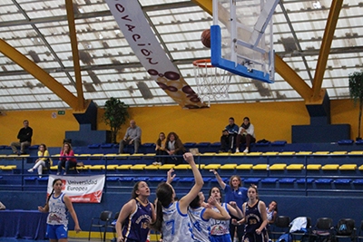 Bonito duelo por cada rebote