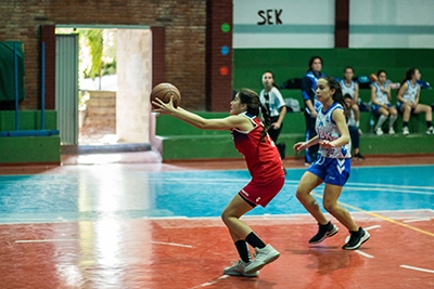 Lucha sin cuartel en cada balón