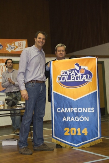 Entrega del Estandarte al Director de Marianistas