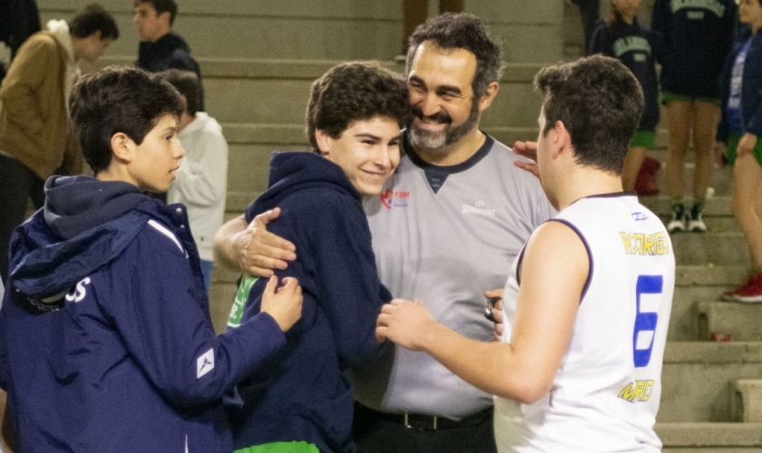 Primeros candidatos al estandarte en un viernes colegial lleno de pasión