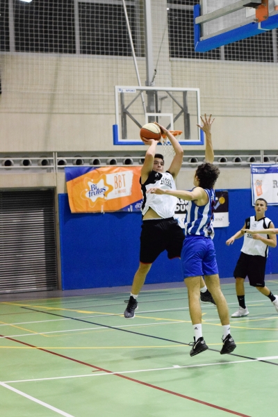 Los visitantes probaron suerte desde el perímetro