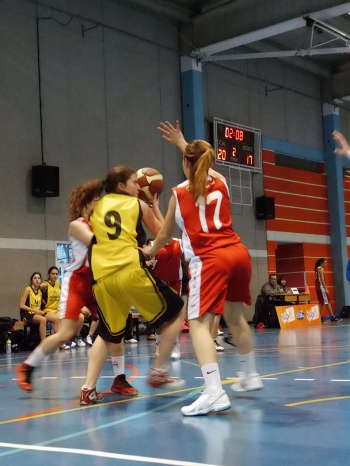 Victoria López defendida por Esther Fau