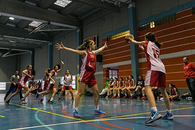 Lobato presiona el saque de Alcaine