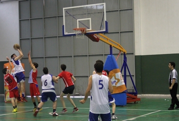 El MVP de Maristas en un tiro de dos bajo presión