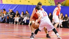 Santa María y Spínola se miden en una igualada y dura lucha por su primera victoria