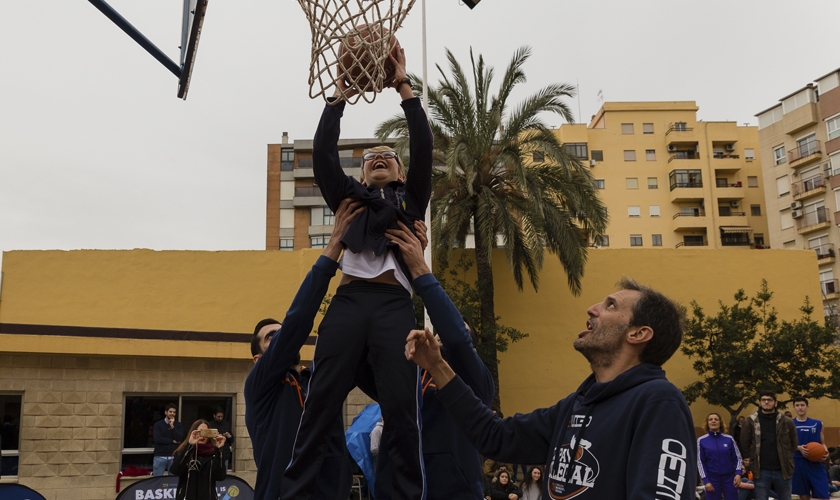Sastre y Abalde abren la Copa Colegial Valencia en la Guarida de los Dragones Sastre y Abalde abren la Copa Colegial Valencia en la Guarida de los Dragones