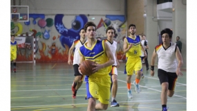 Caura vuelve a mostrar sus credenciales al título en su debut ante el Colegio Alemán