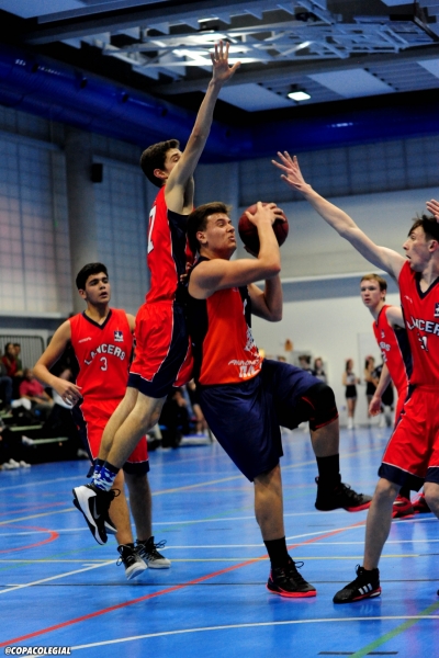 Toda la defensa Lancer centrada en Luis Alonso