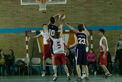 Esperanza intenta anotar para los Toros