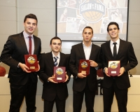 Tres canguros y un pirata para la historia