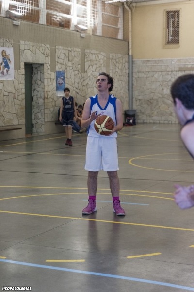 A punto de efectuar un tiro libre