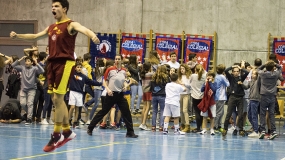 La Maldición de los Trece Estandartes cae sobre Estudio